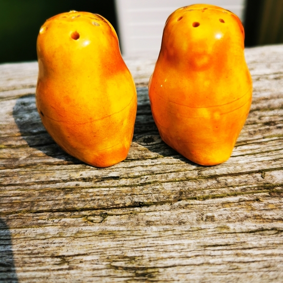 Vintage Kitschy Orange and Yellow Ceramic Owl Salt and Pepper Shakers - Picture 5 of 10